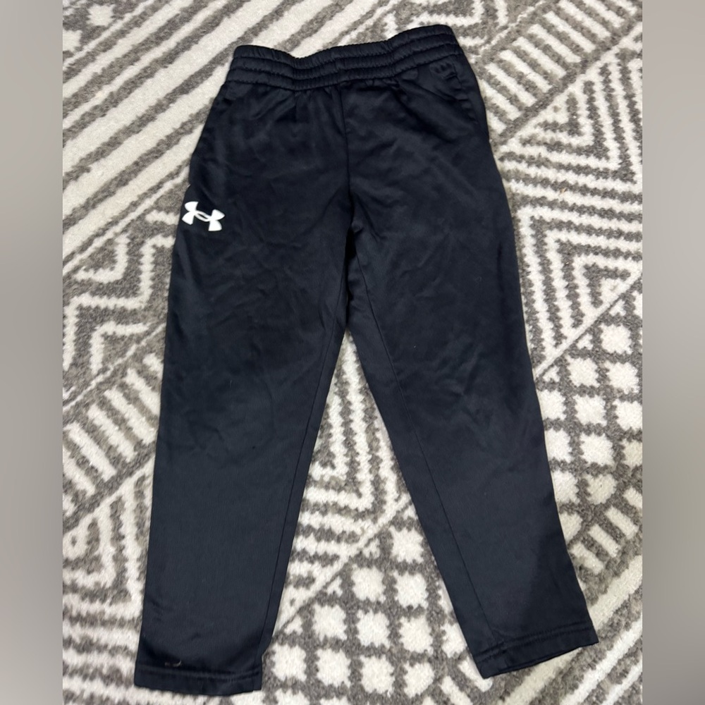 Boys size 5 under armour